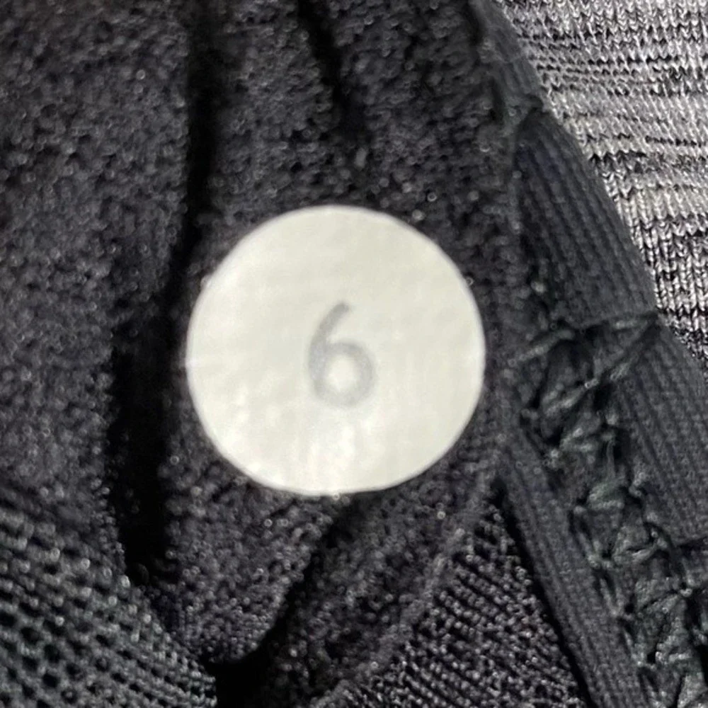 Lululemon Shala Sports Bra Women’s Size 6 Space Dye Grey Black Adjustable Straps